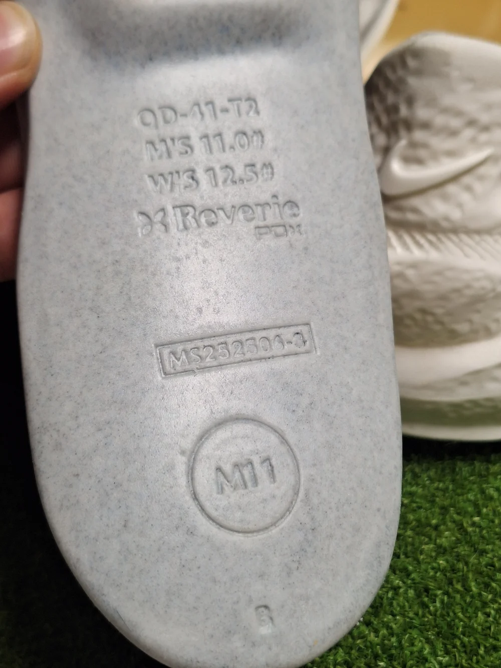 Nike ISPA Universal Men's Size 11 Natural White Sail Ivory Sneakers DM0886-100 - Picture 3 of 9